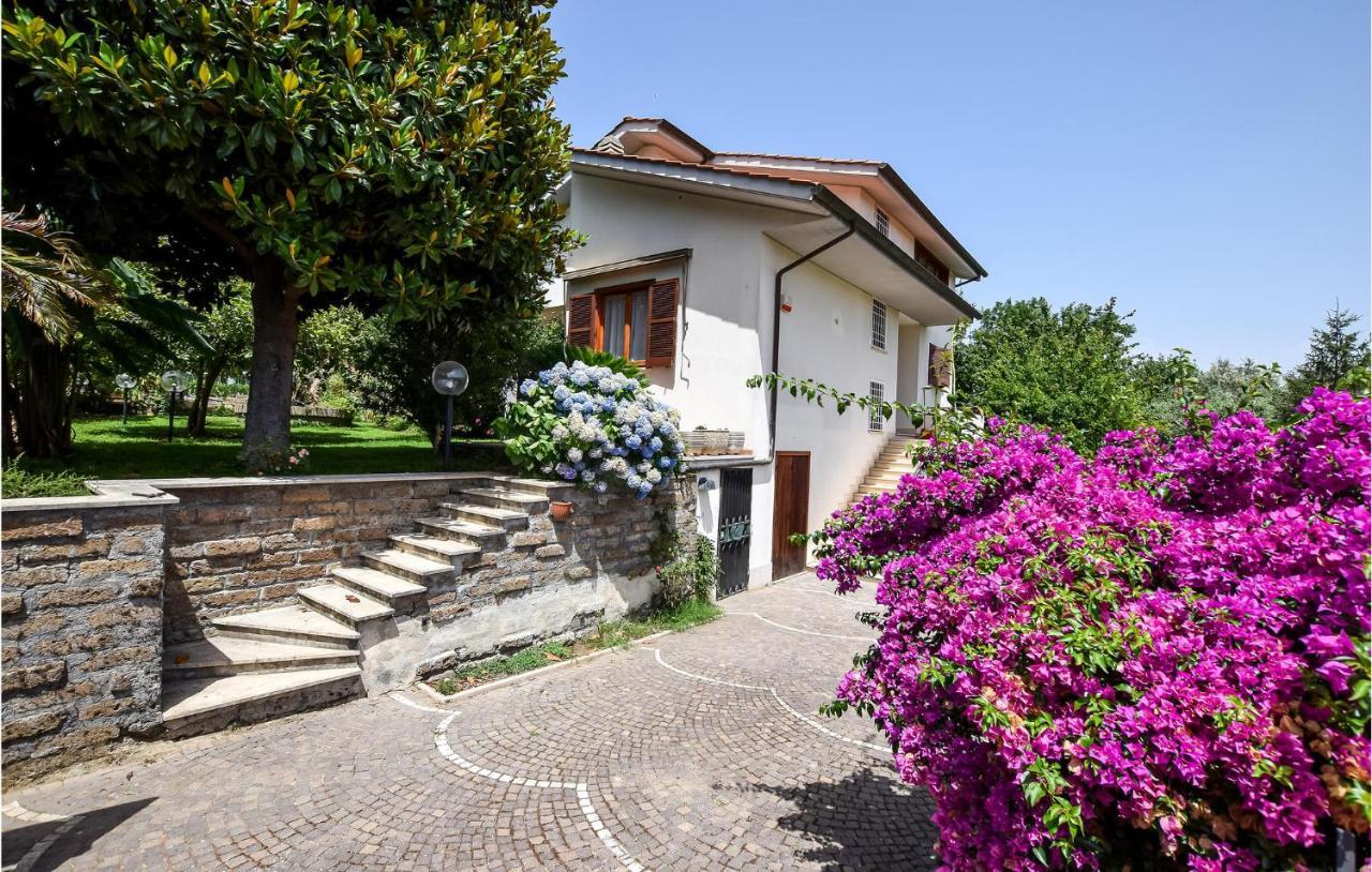 Cozy Home In Anguillara Sabazia With Kitchenette Exterior foto