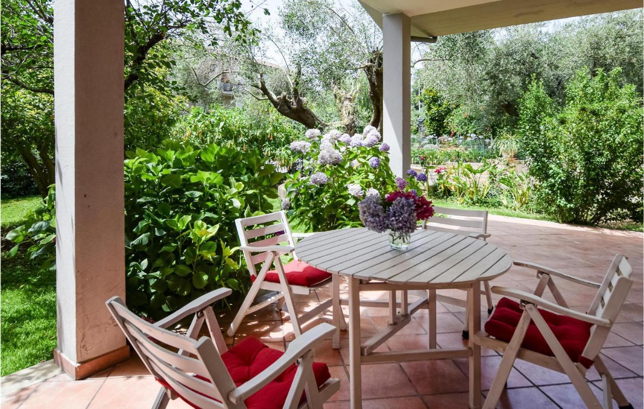 Cozy Home In Anguillara Sabazia With Kitchenette Exterior foto