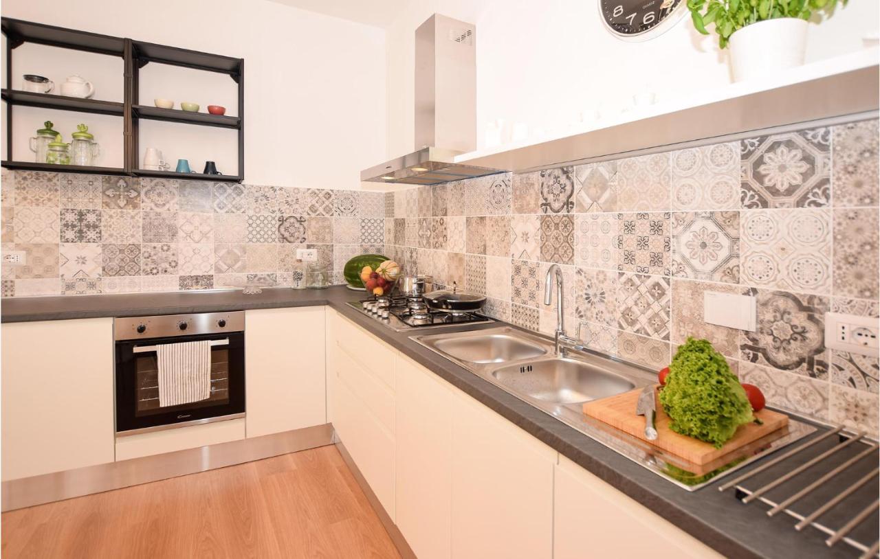 Cozy Home In Anguillara Sabazia With Kitchenette Exterior foto